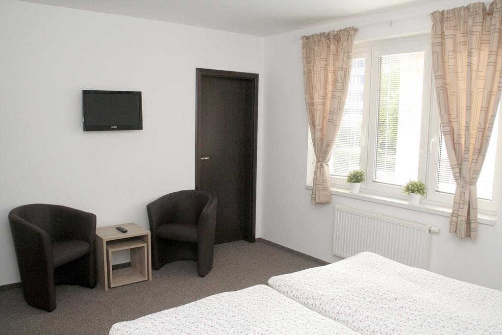 Penzion Aladdin Teplice Bagian luar foto
