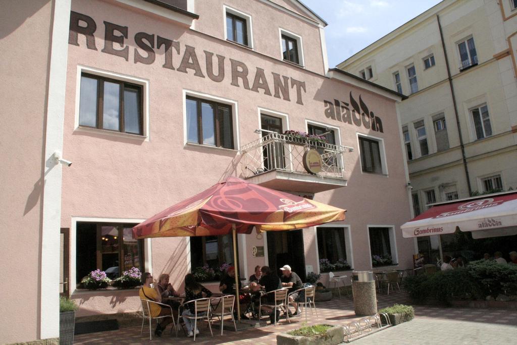 Penzion Aladdin Teplice Bagian luar foto