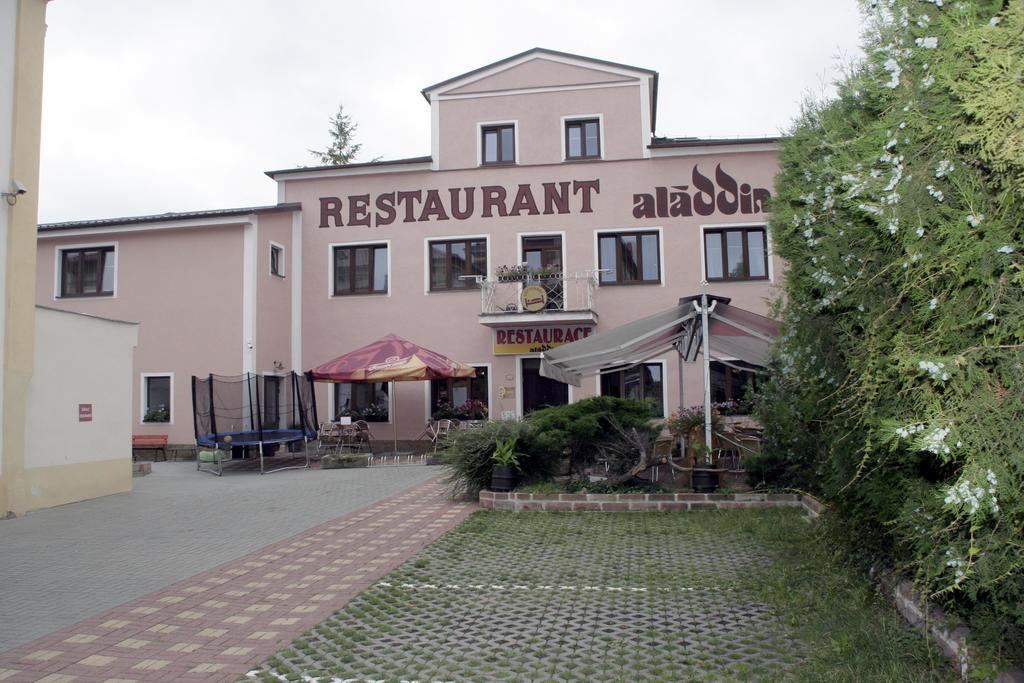Penzion Aladdin Teplice Bagian luar foto