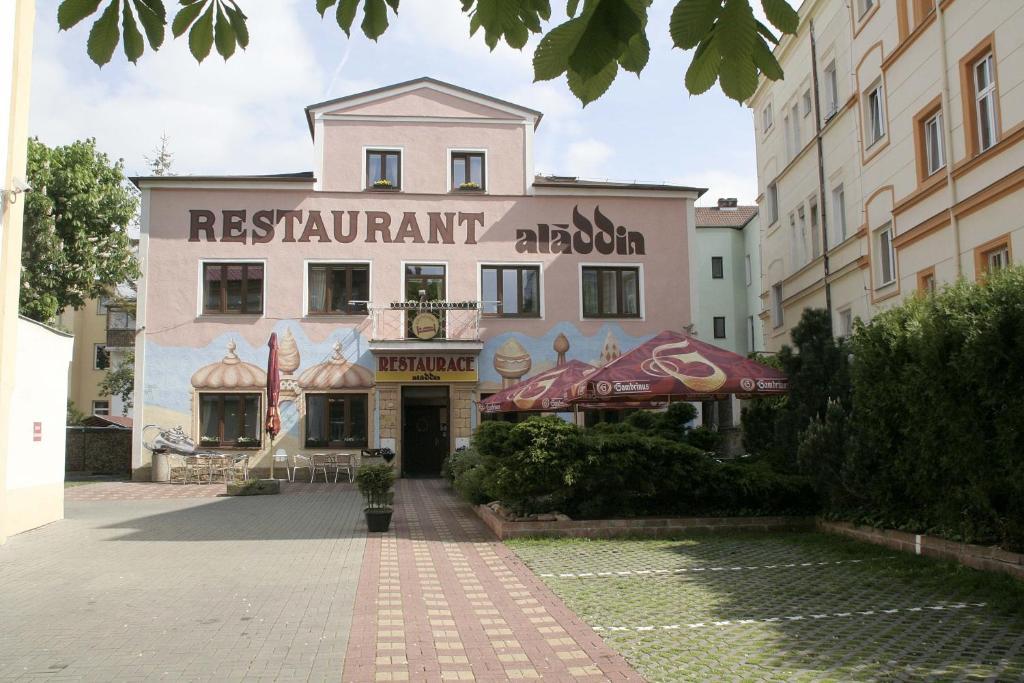 Penzion Aladdin Teplice Bagian luar foto